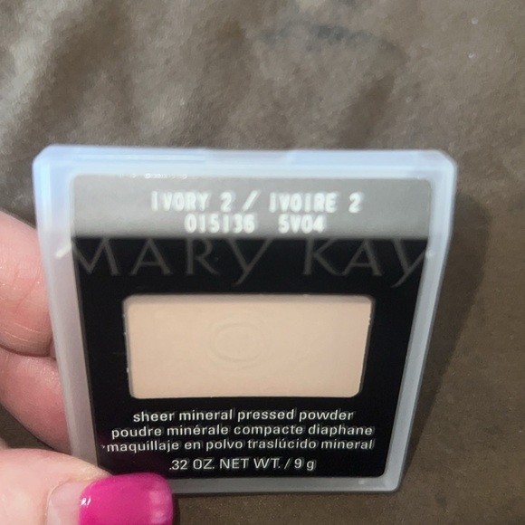Mary Kay Sheer Mineral Pressed Powder-Beige 1 or Ivory 2 - Picture 5 of 5